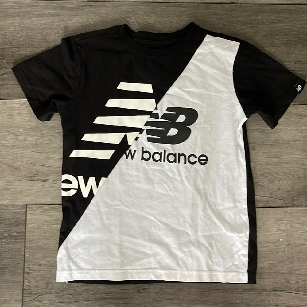 Good used condition kids new balance T-shirt. Size medium